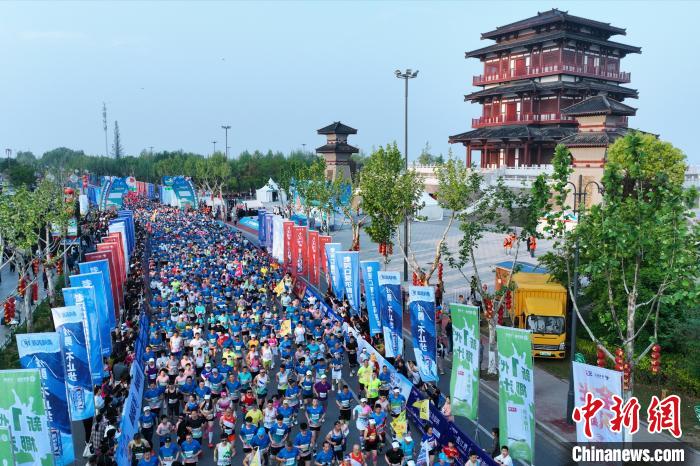 汉江明珠老河口举办A1级半程马拉松 7000跑者沿江