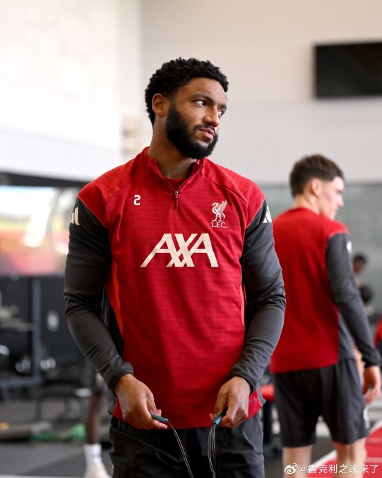 萨拉赫重现巅峰状态 利物浦训练场上演欢乐颠球