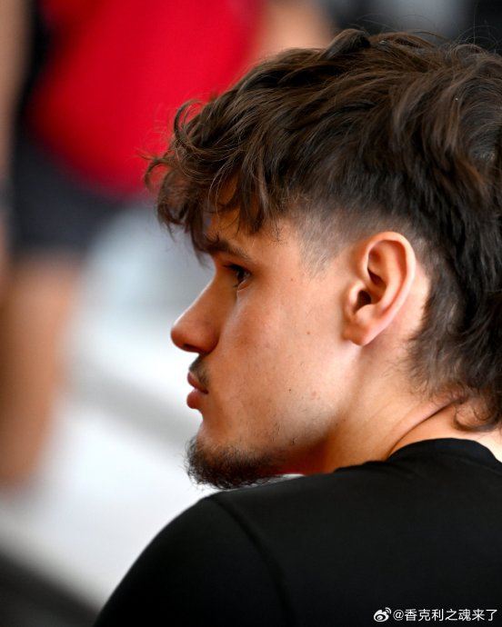 萨拉赫重现巅峰状态 利物浦训练场上演欢乐颠球