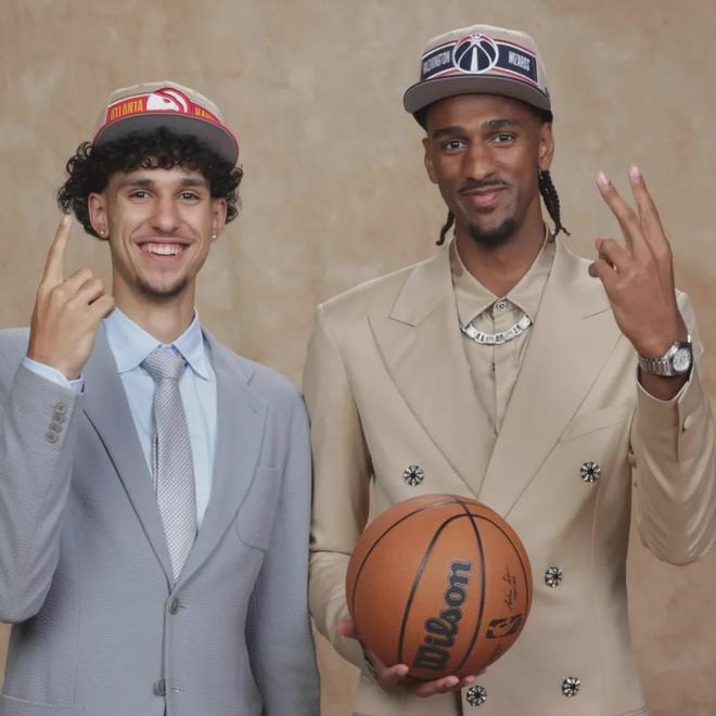 老鹰新秀里萨谢数据下滑 布朗尼表现亮眼引关注