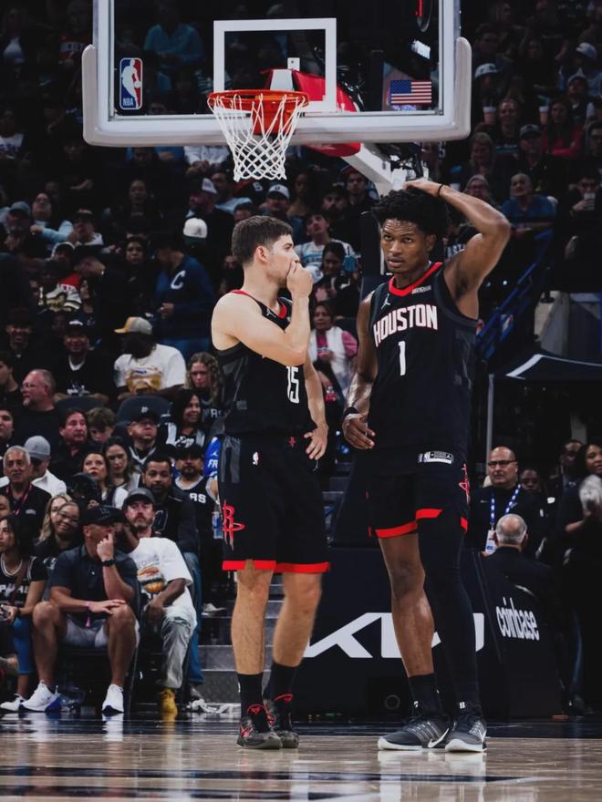 老鹰新秀里萨谢数据下滑 布朗尼表现亮眼引关注