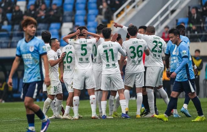 中超焦点战大连英博3-0胜浙江队 球员冲突引热议