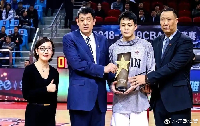 孙军履新名人堂推荐官聚焦女篮发展短板