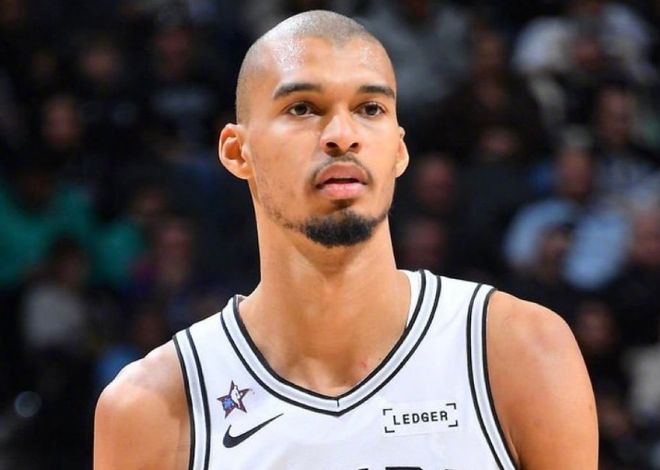 文班亚马复出引领马刺一度领先 约基奇关键进球